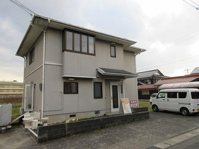 鳥取市地区(千代川以西) 構造:軽量鉄骨造スレート葺2階建土地面積:436.4平米 ( 132.01坪 ) 建物面積:117.72平米 ( 35.61坪 )
