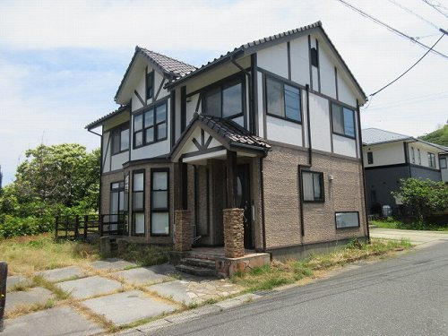 鳥取市地区(千代川以西) 構造:木造2階建土地面積:194.36平米 ( 58.79坪 ) 建物面積:114.68平米 ( 34.69坪 )