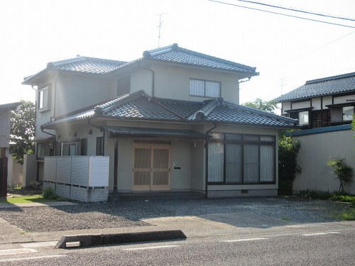 鳥取市地区(千代川以東・国府・駅南) 構造:木造瓦葺2階建土地面積:657.14平米 ( 198.78坪 ) 建物面積:144.53平米 ( 43.72坪 )