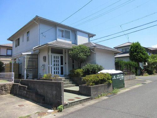 鳥取市地区(千代川以東・国府・駅南) 構造:木造2階建土地面積:235.12平米 ( 71.12坪 ) 建物面積:137.7平米 ( 41.65坪 )