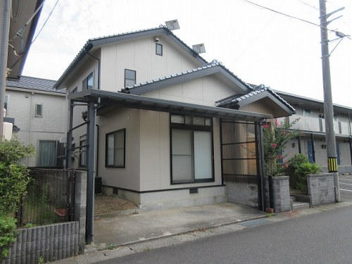 鳥取市地区(千代川以東・国府・駅南) 構造:木造2階建土地面積:105.86平米 ( 32.02坪 ) 建物面積:97.53平米 ( 29.5坪 )