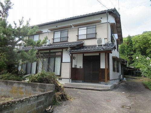 河原・用瀬・佐治地区 構造:木造2階建土地面積:673.09平米 ( 203.6坪 ) 建物面積:383.29平米 ( 115.94坪 )