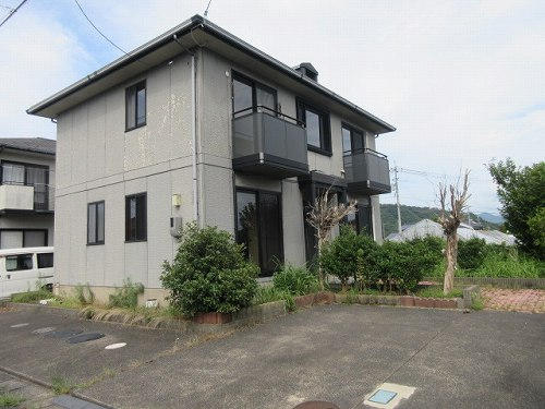 岩美・福部地区 構造:軽量鉄骨造2階建土地面積:208.69平米 ( 63.12坪 ) 建物面積:116.98平米 ( 35.38坪 )