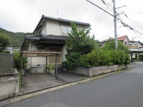 鳥取市地区(千代川以東・国府・駅南) 構造:木造2階建土地面積:287.94平米 ( 87.1坪 ) 建物面積:124.37平米 ( 37.62坪 )