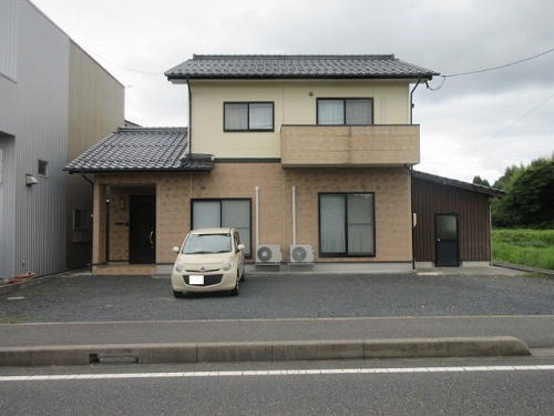 鳥取市地区(千代川以東・国府・駅南) 構造:木造2階建土地面積:220.13平米 ( 66.58坪 ) 建物面積:116平米 ( 35.09坪 )