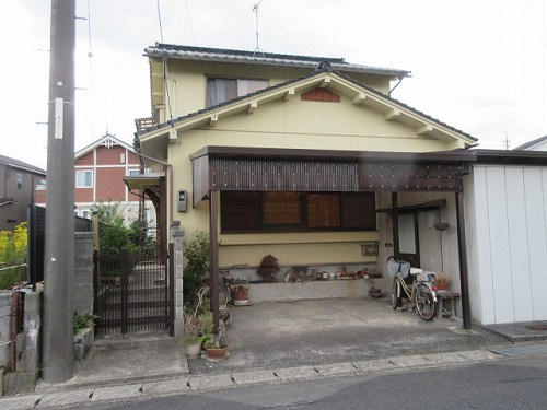 鳥取市地区(千代川以東・国府・駅南) 構造:木造瓦葺2階建て土地面積:171.21平米 ( 51.79坪 ) 建物面積:141.63平米 ( 42.84坪 )