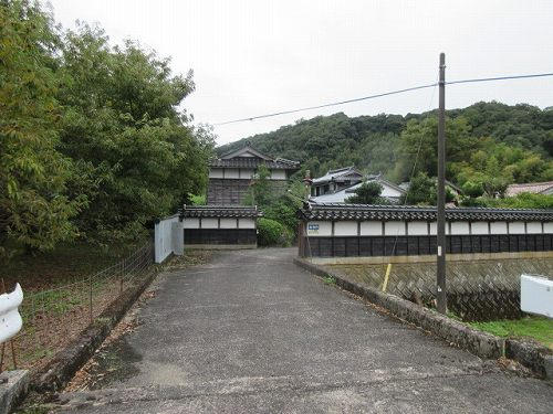 鳥取市地区(千代川以西) 構造:木造2階建土地面積:1381.44平米 ( 417.88坪 ) 建物面積:207.79平米 ( 62.85坪 )